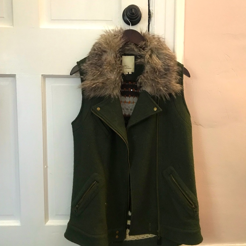 Fur collar vest. M. Elevenses. Crochet back.